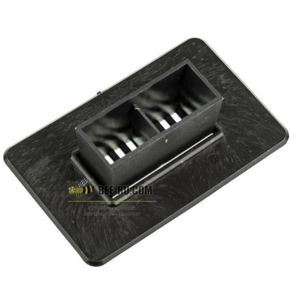 Окно для вентиляционной пробки улья